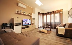 Eur Bright Spacious terraced Apartment